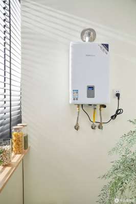 燃氣熱水器在工作時火焰呈黃焰并伴有黑煙是怎么回事?