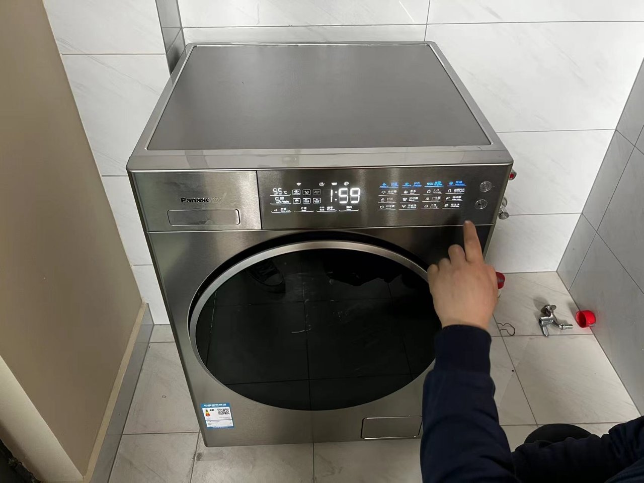 滾筒洗衣機上顯示E18故障，如何解決？